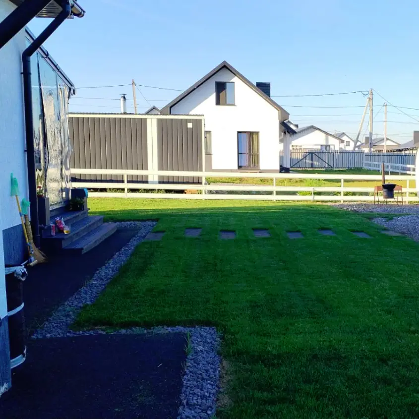 Фото 2 шаговая плита Stone Черный Сланец на участке